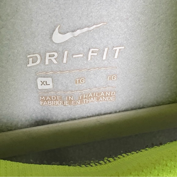 Dry-fit Hooded Sweater - Picture 6 of 6